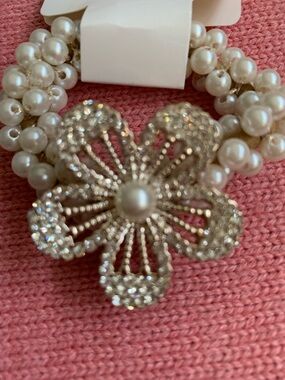 Pastels Pearl & Crystal Flower Stretch Bracelet - White & Silver